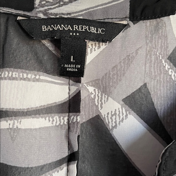 Banana Republic Monochrome Leaf Pattern Blouse - Picture 2 of 4